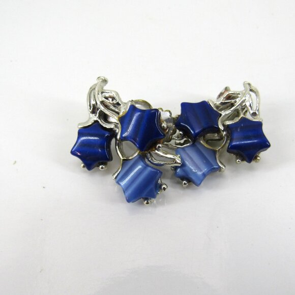 Vintage Thermoset Blue Lucite Flowers Silver Tone Clip-On Earrings - Picture 6 of 6